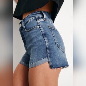 Good American Classic Blue Jean Shorts